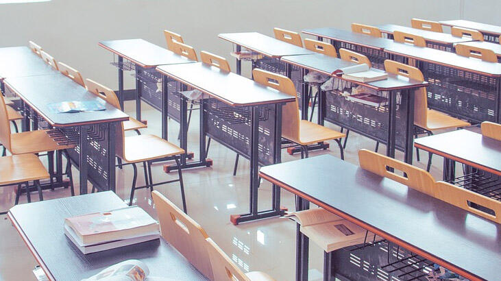 Rüyada Okul Sırasında Oturmak