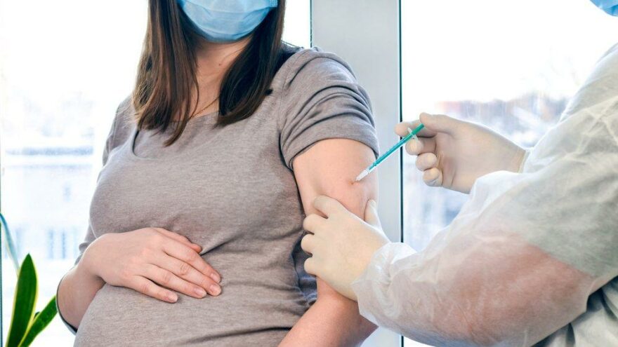 Hamilelik döneminde Covid-19 aşısı yapılmalı mı?