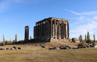 Zeus Tapınağı’nda anıtsal kutsal alan giriş yapısı keşfedildi