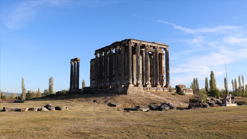 Zeus Tapınağı’nda anıtsal kutsal alan giriş yapısı keşfedildi