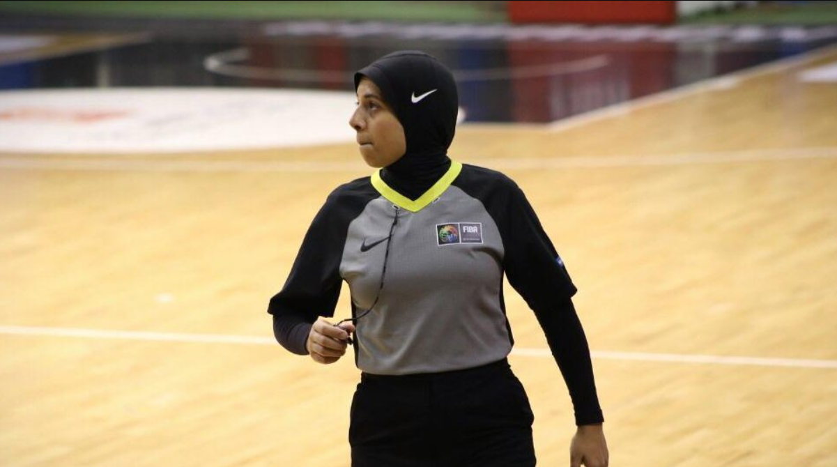 Başörtülü ilk FIBA hakemi Sara Gamal, Tokyo 2020 Olimpiyatlarında