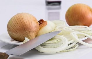 Rüyada Soğan Soymak
