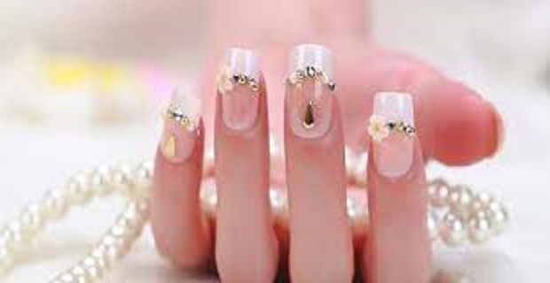 Rüyada Takma Tırnak Görmek