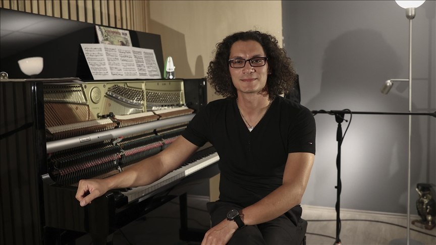 Macaristan’da devlet bursu kazanan ilk Türk piyanist Berkay Özkan: “Klasik müziği sevdirmek isterim”