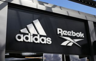 adidas Reebok’ı 2,5 milyar dolara sattığını duyurdu