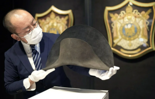 Napolyon Bonapart’ın DNA örneğinin bulunduğu şapka satılıyor