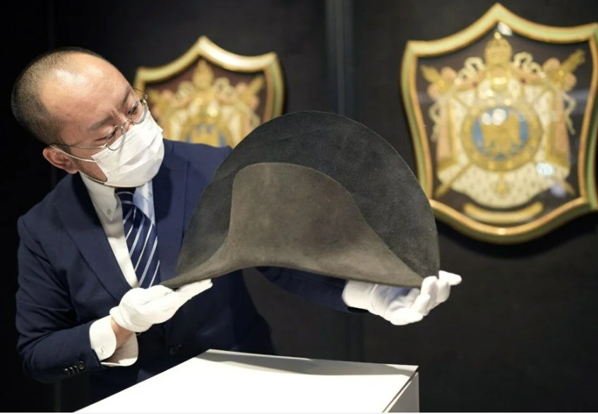 Napolyon Bonapart’ın DNA örneğinin bulunduğu şapka satılıyor