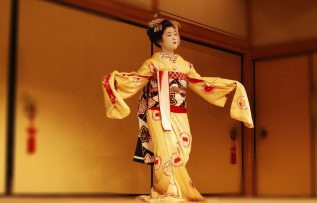 Japon geleneksel “Kabuki” tiyatrosu pandemiye direnemedi