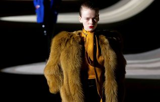 Fransız moda devinden beklenen açıklama: Kürk kullanmayı bırakıyor