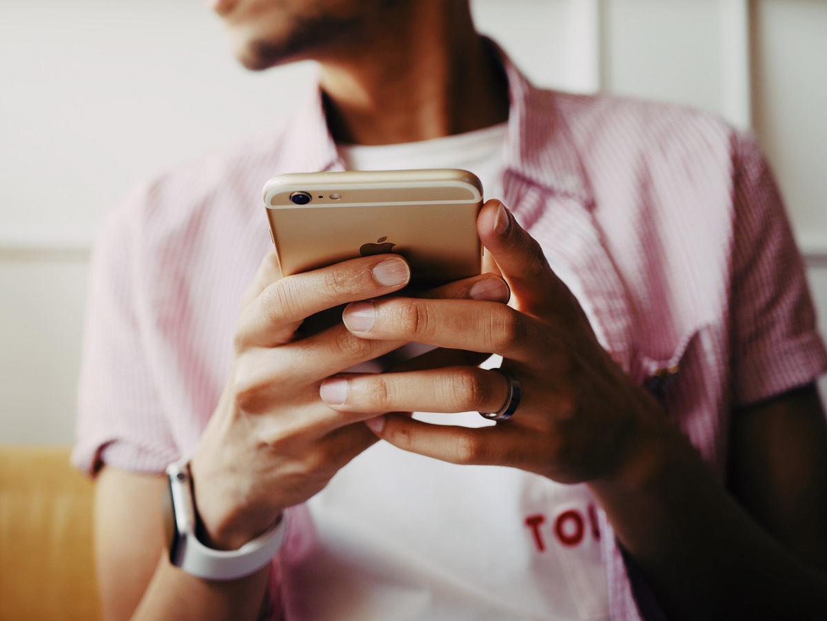 Cep telefonu kullanırken ciddi boyun ağrısı yaşıyorsanız dikkat!