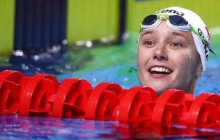 Milli yüzücümüz Viktoria Zeynep Güneş, Dünya Yüzme Kupası’nda bronz madalyayı aldı