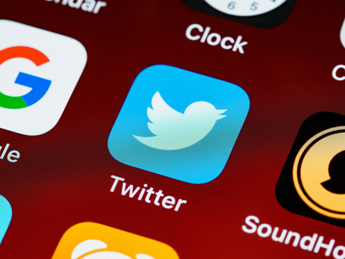 Twitter, gergin sohbetlerin önüne geçiyor