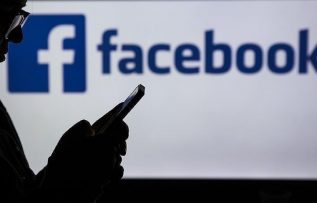 Facebook, tanınmış kişilerden yola çıkarak taciz politikasını genişletiyor