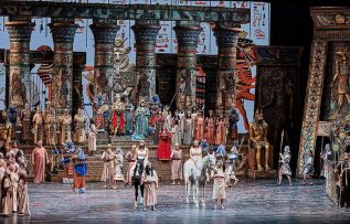 İtalyan besteci Giuseppe Verdi’nin bestelediği “Aida” operası kapalı gişe oynadı
