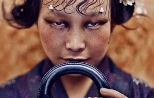 Moda fotoğrafçısı Dior sergisinde Çinli kadınlardan özür diledi