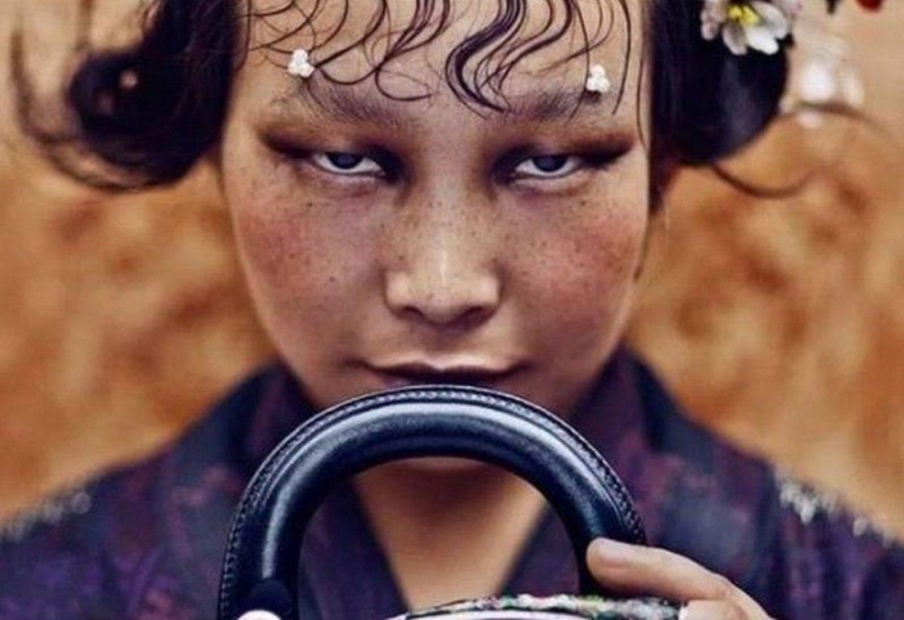 Moda fotoğrafçısı Dior sergisinde Çinli kadınlardan özür diledi