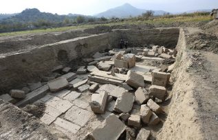 Magnesia Antik Kenti’ndeki “Zeus Tapınağı” nın çoğu gün yüzüne çıkartıldı