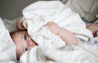 Bebeklerde uyku eğitimi ne zaman başlamalı?