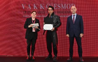 Vakko ESMOD Moda Akademisi 2021 mezunları diplomalarını aldı