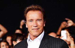 Hollywood yıldızı Arnold Schwarzenegger trafik kazası geçirdi