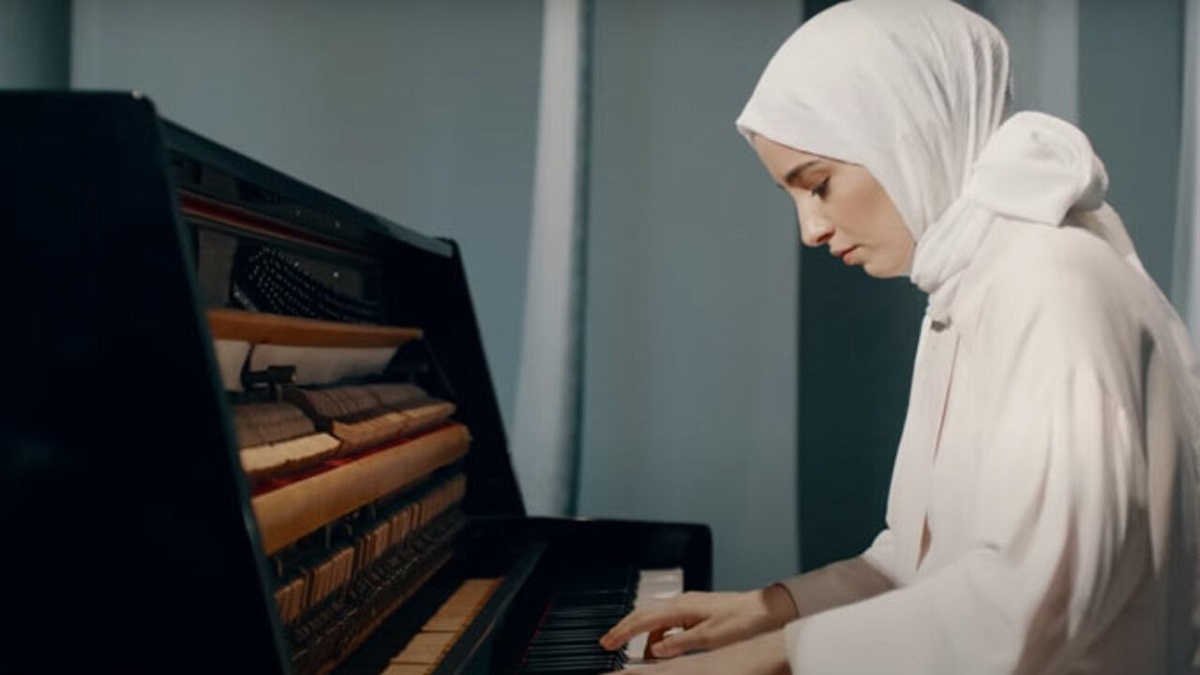 Piyanist Büşra Kayıkçı: Kendimi sıradan günlük hayatın hikâye anlatıcısı olarak tanımlıyorum