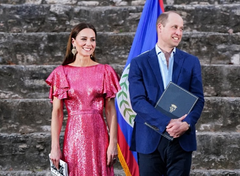 Kate Middleton, pembe pullu elbiseyle göz kamaştırıyor