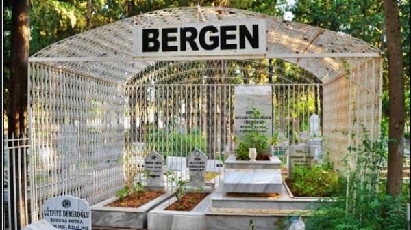 Bergen'in mezarı neden kafeste?