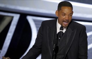 Oscar töreninde sunucu Rock’ı tokatlayan Will Smith bu kez özür diledi