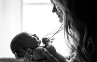 Bebeklerde kafa şekil bozukluğu neden olur?