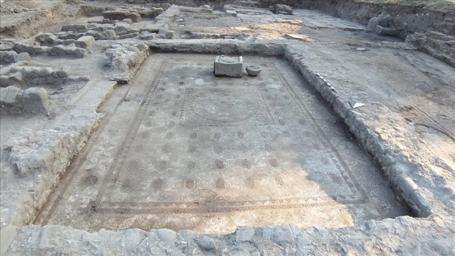 Bergama’da milattan sonra 2-3’üncü yüzyıllarda yapılan geometrik desenli mozaik bulundu