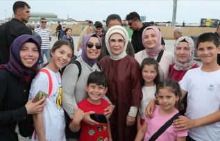 Emine Erdoğan, 5. Etnospor Kültür Festivali’ni ziyaret etti