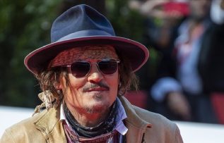 Johnny Depp eski eşine karşı açtığı davayı kazandı