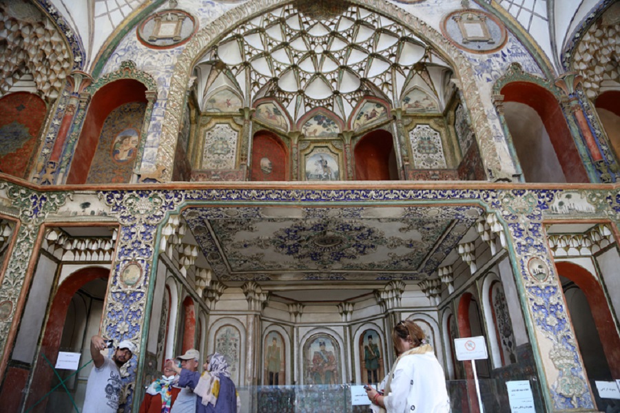 İran’da yer alan Burucerdi Evi’nin yapımı bir aşk hikâyesine dayanıyor