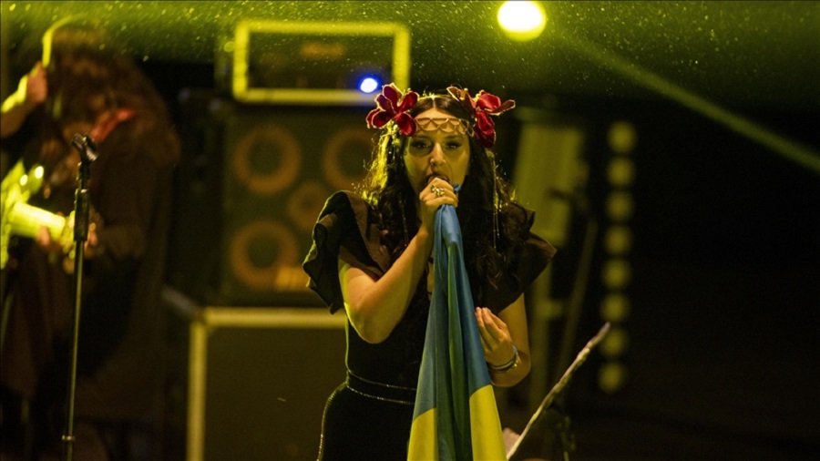 Sanatçı Jamala, Ukraynalı savaş mağduru çocuklar için sahneye çıktı