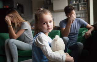 Ebeveynler boşanma kararını çocuğa nasıl aktarmalı?