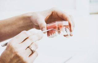 Ağız ve diş sağlığı önemsenmediğinde hangi hastalıklara davetiye çıkartıyor?