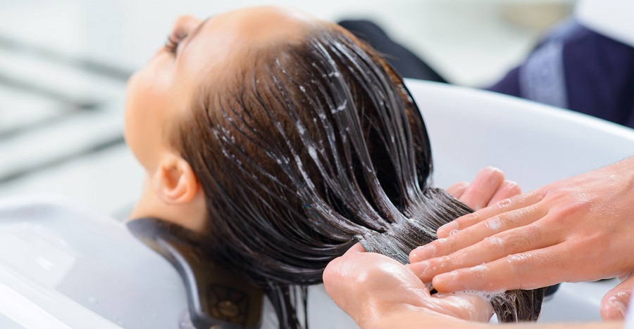 Az köpüren şampuanlar saçlar için daha sağlıklı