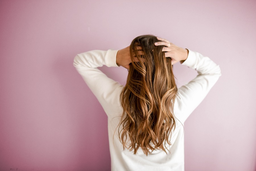 Kimyasal saç düzleştirici kullananlarda kanser riski artıyor!