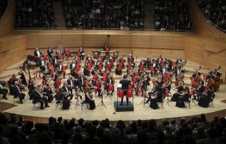 Cumhurbaşkanlığı Senfoni Orkestrasından Cumhuriyetin 99. yılına özel konseri ayakta alkışlandı
