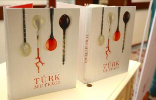 “Asırlık Tariflerle Türk Mutfağı” kitabı dünyaya yayılıyor