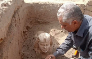 Mısır’da Sfenks benzeri bir heykel ve türbe kalıntısı bulundu